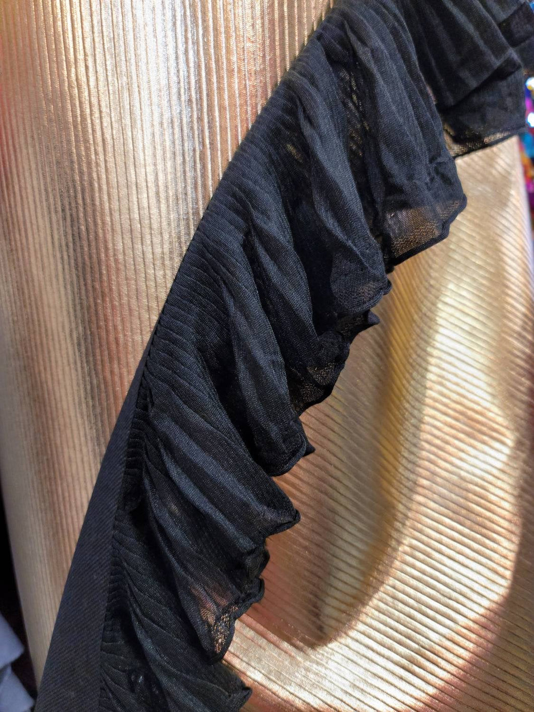 Fabric By The Yard Gold Metallic Pleated Shine Fashion Fabric Dress Draping Clothing Decoration Custom Black Pleated Borders